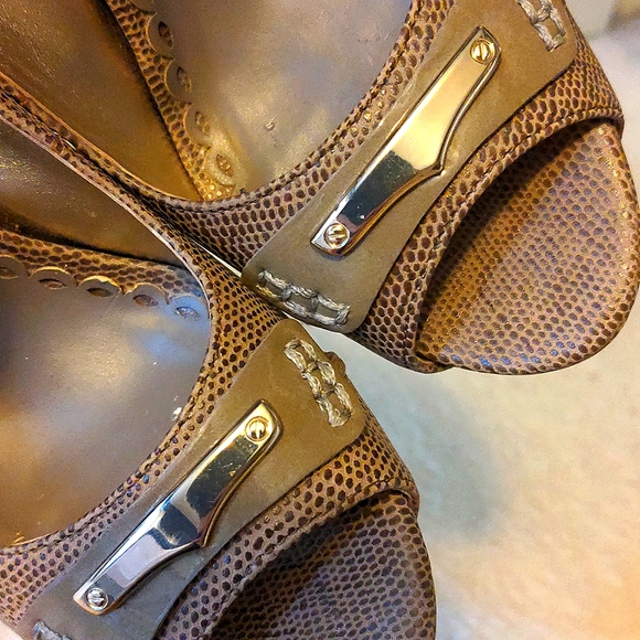 Juicy Couture taupe block heel platform peep toe lizard textured heels s… - Picture 10 of 10